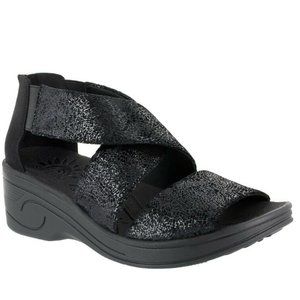 NWOT! Easy Street Solite Sandals Size 5.5